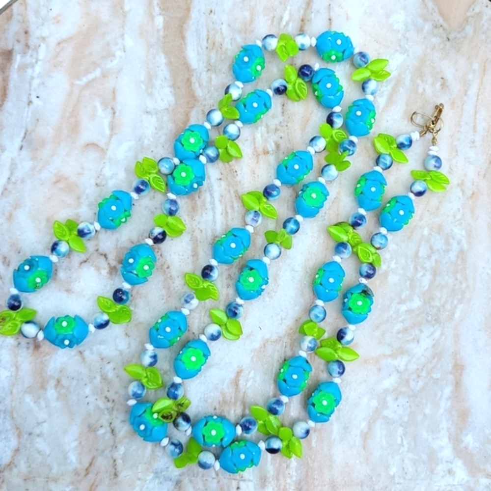 Vintage 60s Flower Power Long Necklace